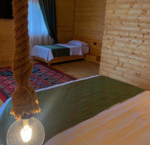 هتل Wooden House