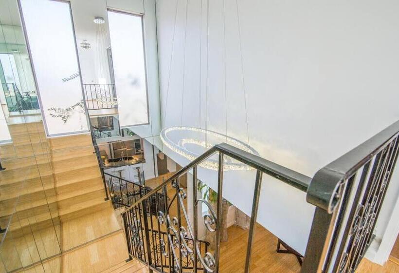 The Simply Luxe Home In The City Of Champions With Fire Pit & Large Backyard 5bd 3bth 10 Minutes To