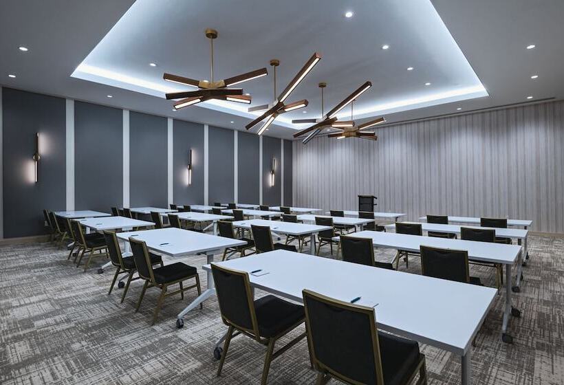 هتل Element Dallas Las Colinas