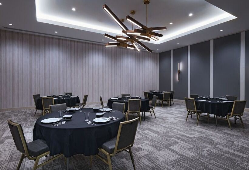 هتل Element Dallas Las Colinas