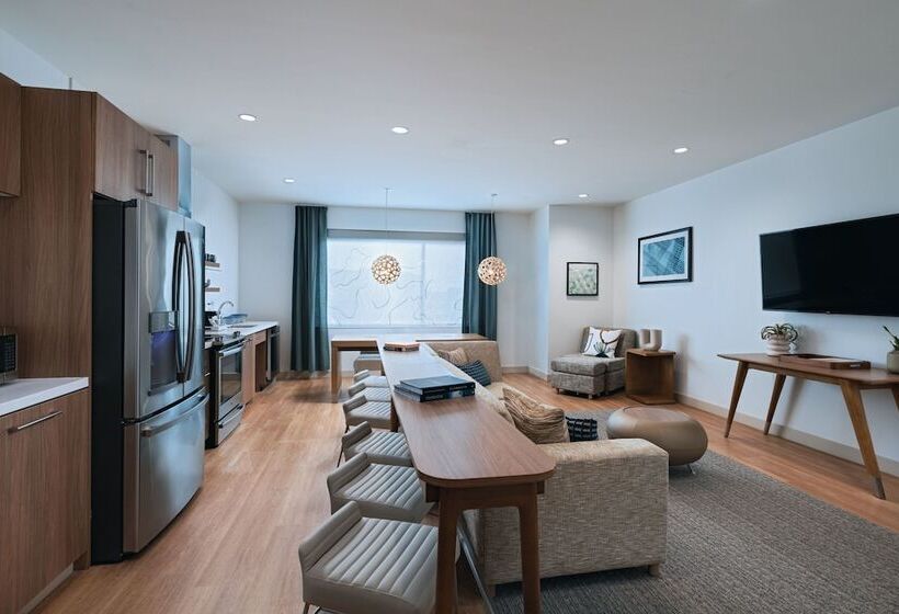 هتل Element Dallas Las Colinas