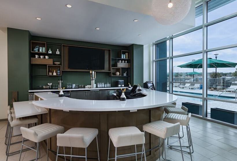 هتل Element Dallas Las Colinas