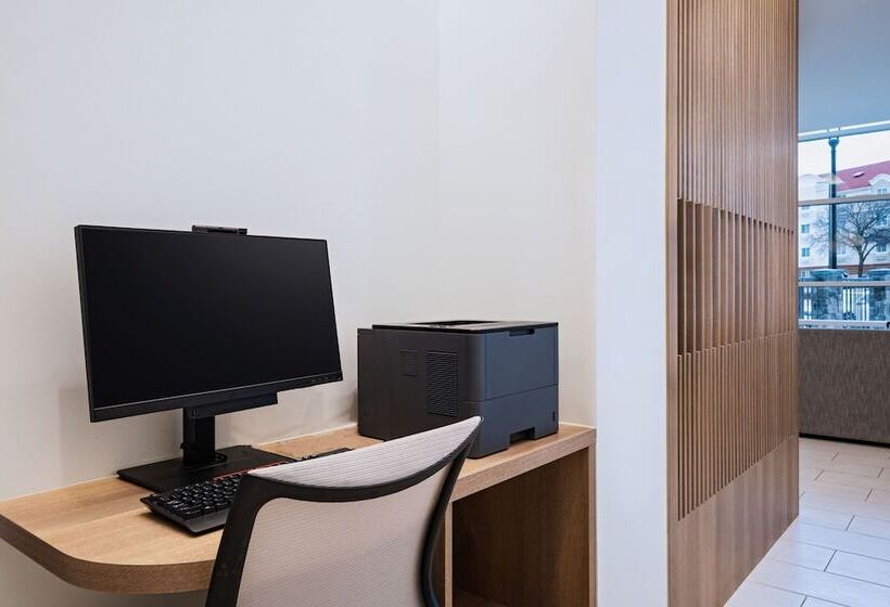 هتل Element Dallas Las Colinas