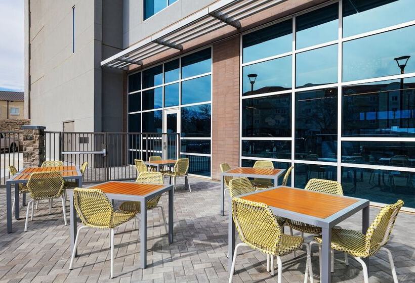 هتل Element Dallas Las Colinas