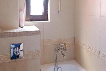 پانسیون House Diona