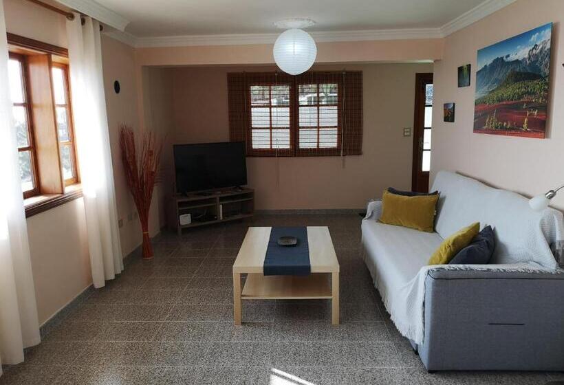 Sea And Mountain View Apartment