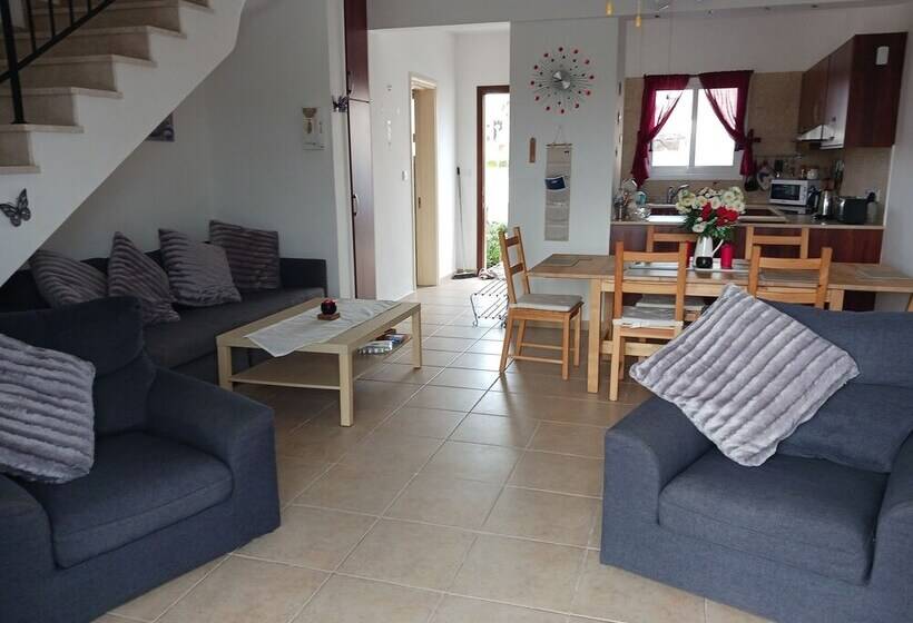Beautiful 2 Bed House In Mandria Paphos