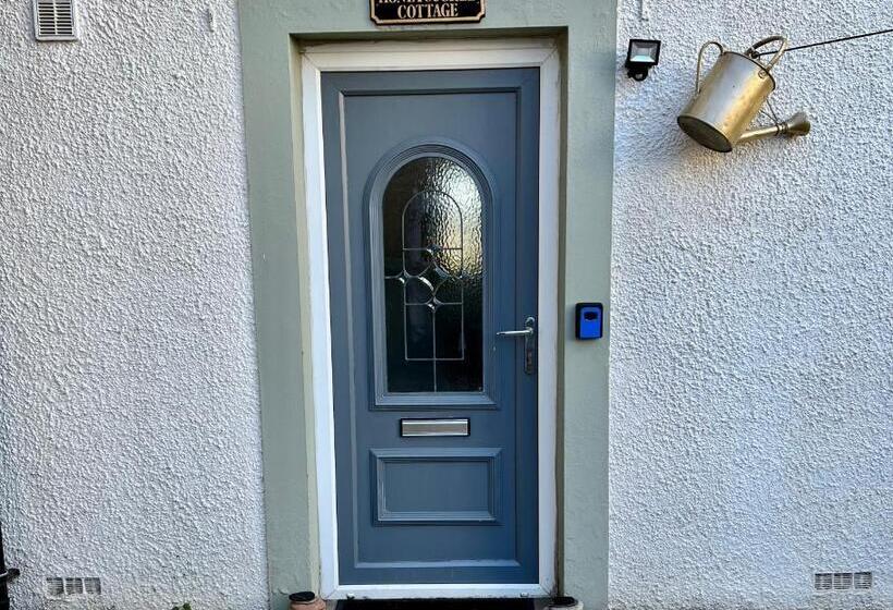 Beautiful Beach Front Cottage