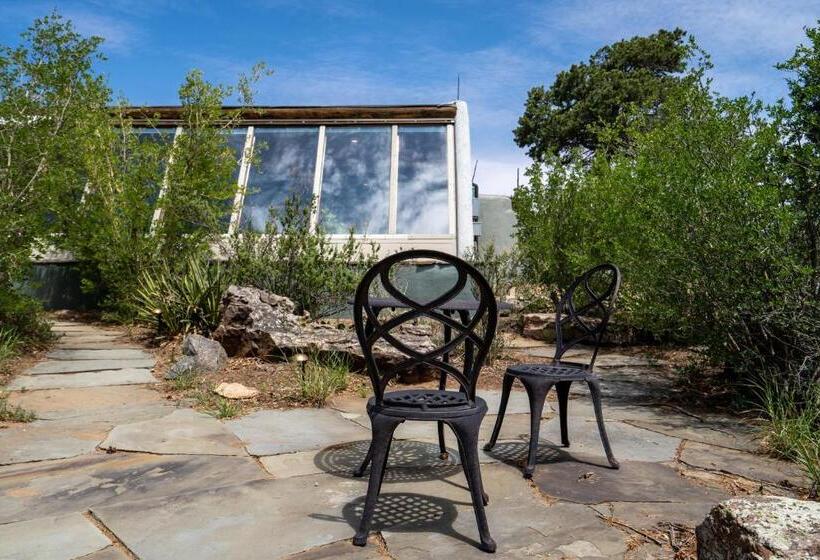 Earthship Retreat + 2 Spas + Incredible Views