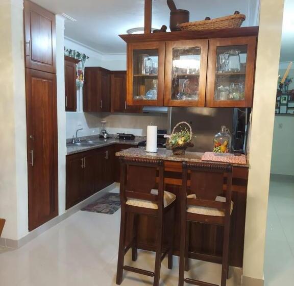 Hermosa Casa Urbanización Jardines Del Norte