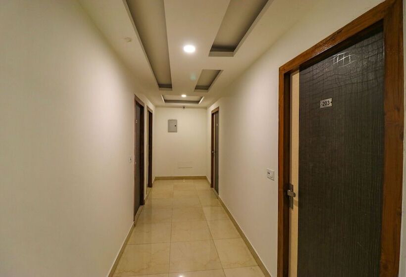 هتل Fabexpress Dolphin International Near Delhi Airport