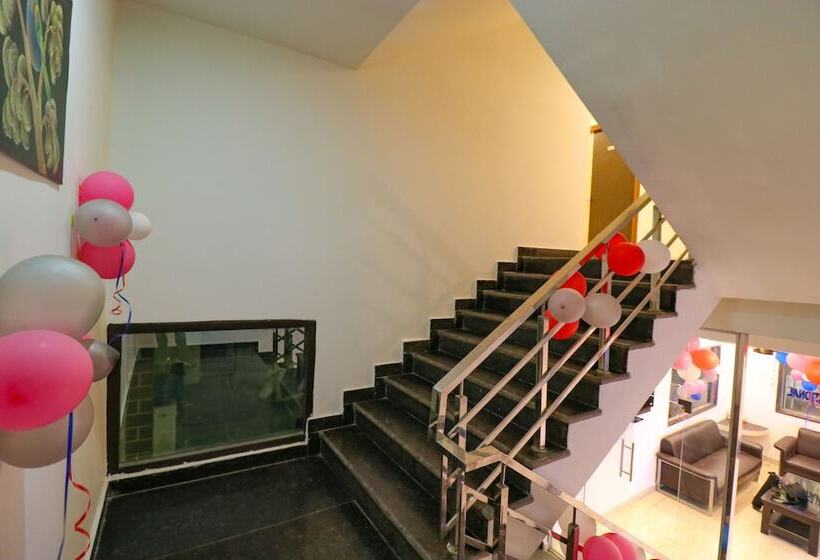 هتل Fabexpress Dolphin International Near Delhi Airport