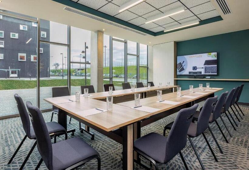 هتل Courtyard By Marriott Paris Charles De Gaulle Central Airport