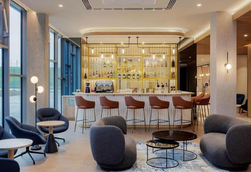 هتل Courtyard By Marriott Paris Charles De Gaulle Central Airport