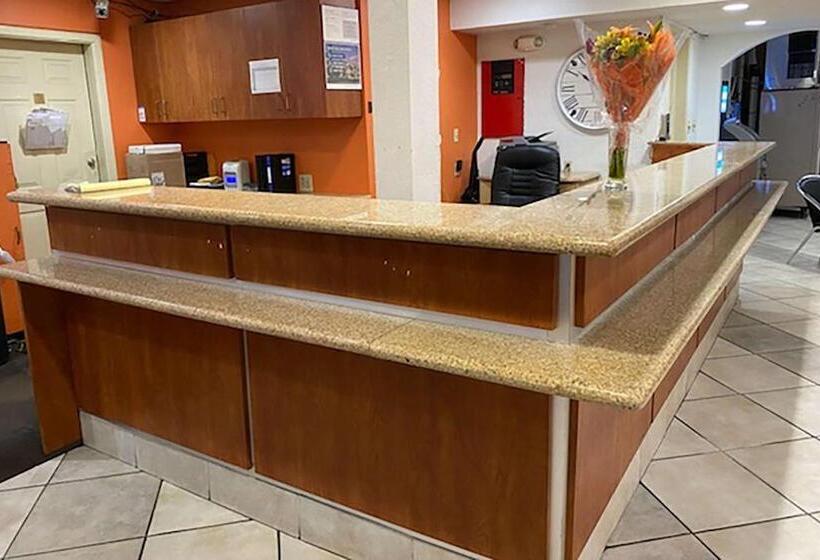 هتل Travelodge By Wyndham San Antonio Lackland Afb North