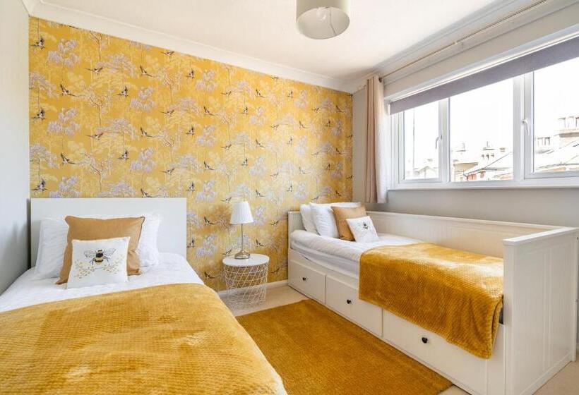 Onyx Bay   Whole Apartment   Wifi   Beach   2 Bed   Broadstairs Town