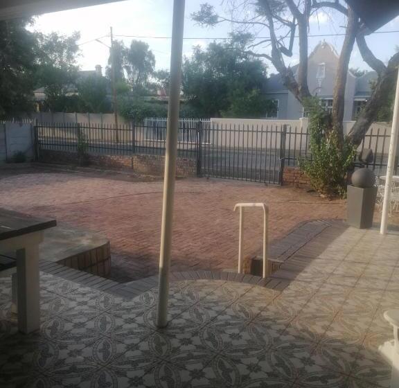 پانسیون Villa De Karoo Guest House