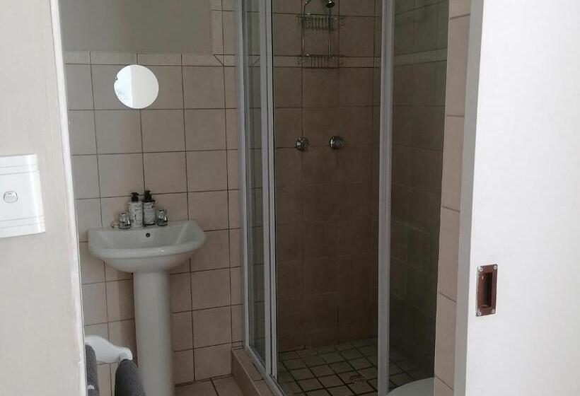 پانسیون Villa De Karoo Guest House
