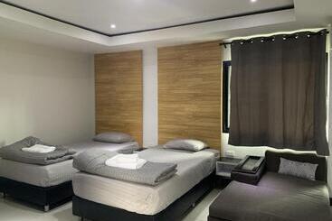 تختخواب و صبحانه Bkl Pool Villa Pattaya