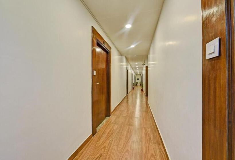هتل Townhouse 801 The Circle