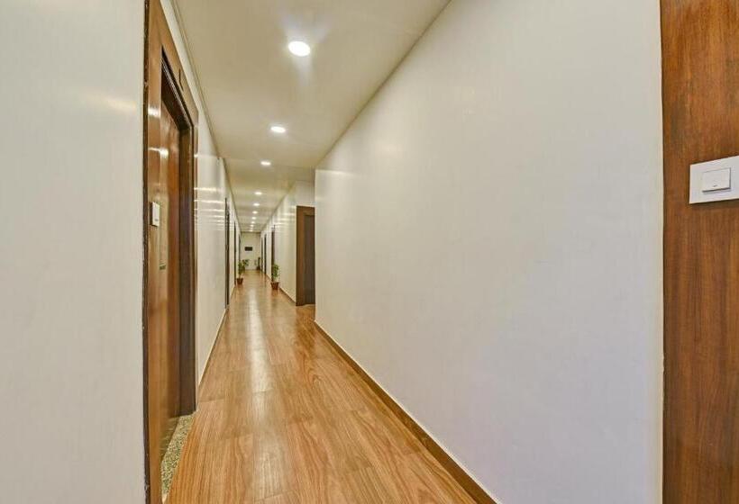هتل Townhouse 801 The Circle