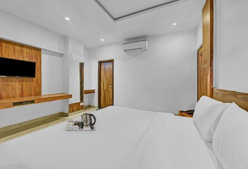 هتل Townhouse 801 The Circle