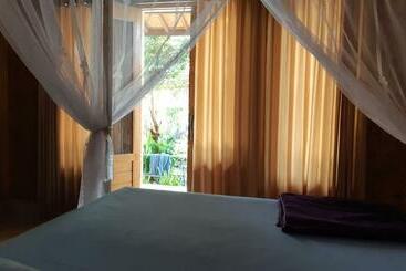 پانسیون Friend House Stay & Surf