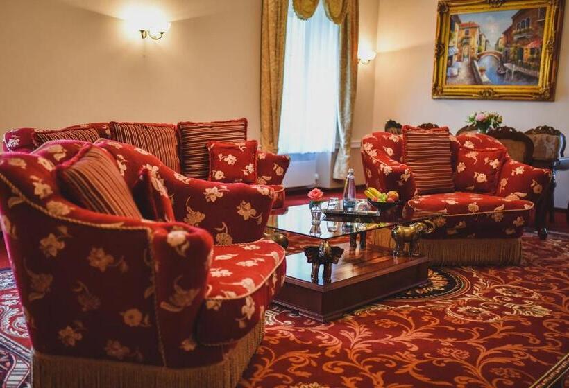 Отель Zámek Kamenný Dvůr