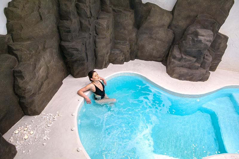 فندق Acroterra Rosa Luxury Suites & Spa