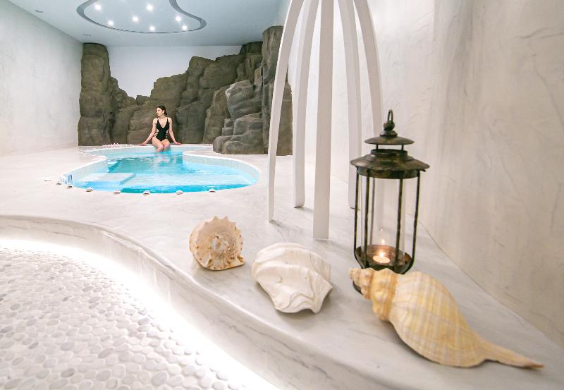 فندق Acroterra Rosa Luxury Suites & Spa
