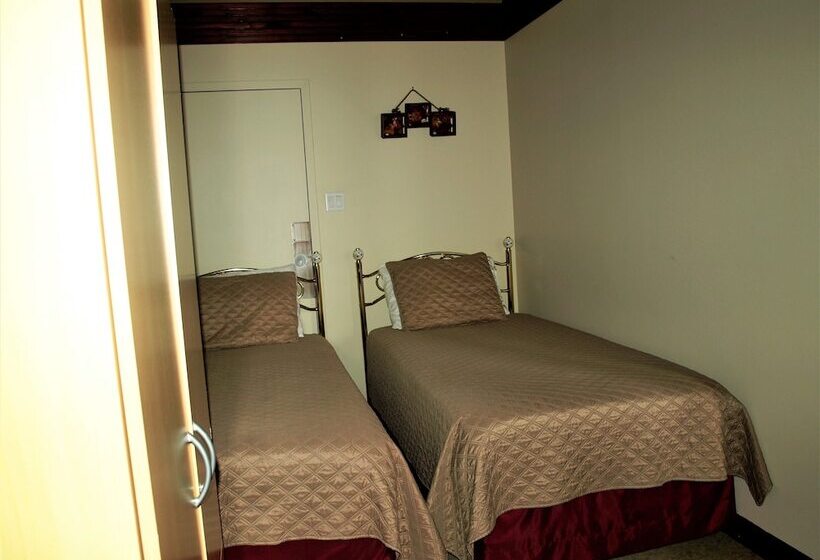 Отель Auberge Internationale La Vieille école