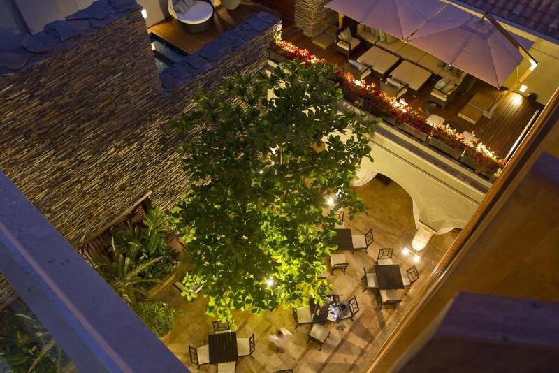 هتل Bastion Luxury