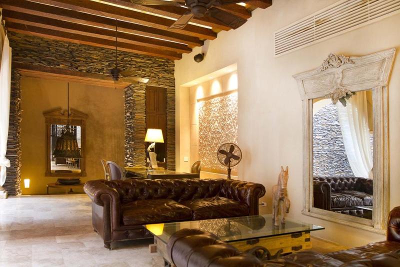 هتل Bastion Luxury