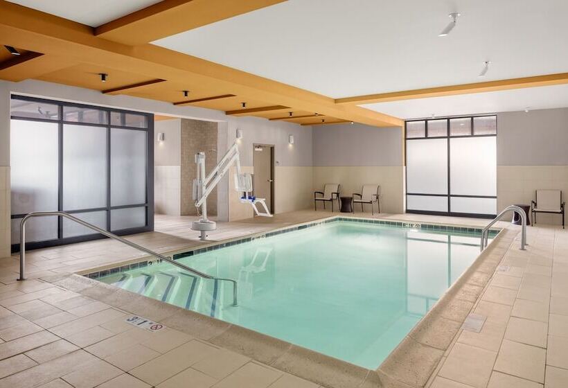هتل Courtyard By Marriott Portland Downtown/waterfront
