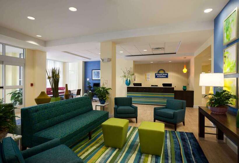 בית מלון כפרי Days Inn & Suites By Wyndham Altoona