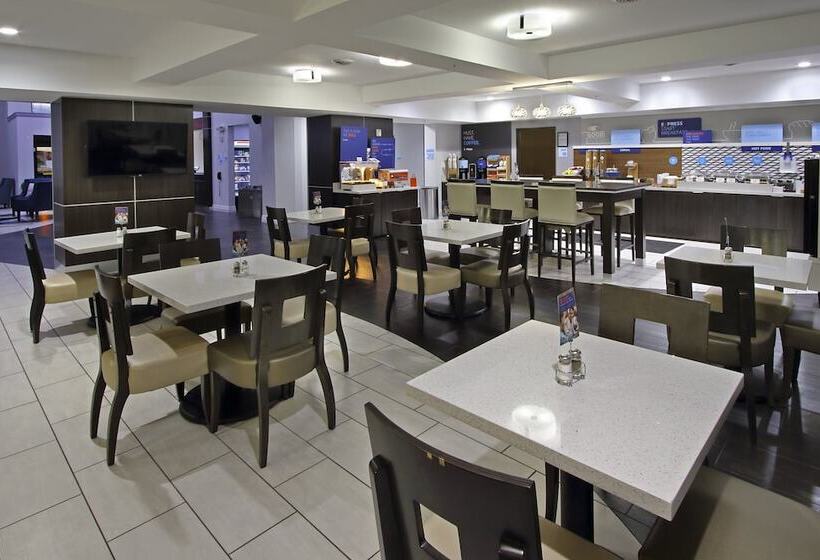 Fotos del hotel Holiday Inn Express And Suites Houston North - Iah Area, An Ihg:  14