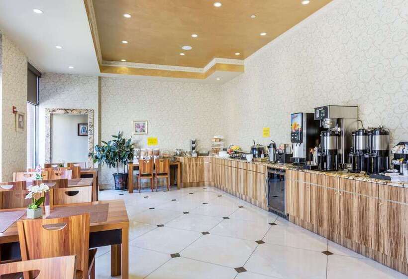 فندق Ramada By Wyndham Flushing Queens