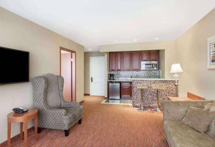 فندق Ramada By Wyndham Flushing Queens