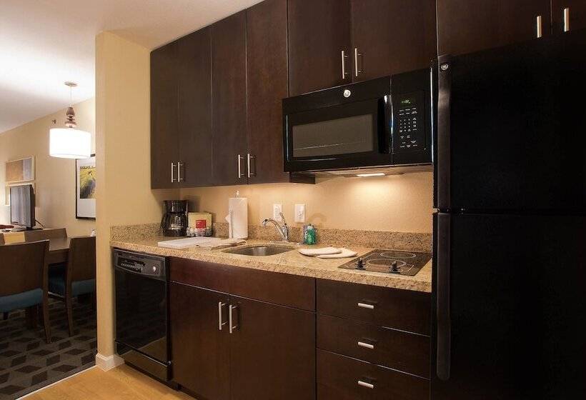 هتل Towneplace Suites By Marriott Dodge City