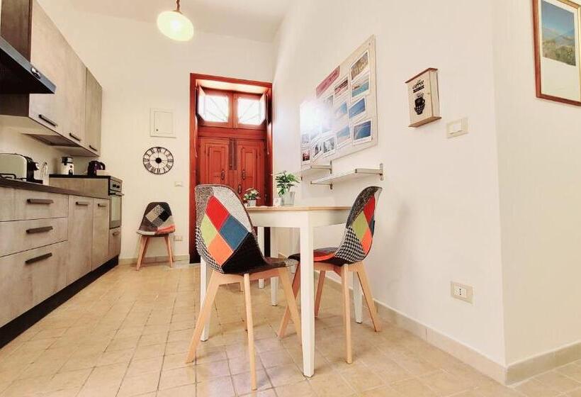 تختخواب و صبحانه Zanzi  S Charming Rooms