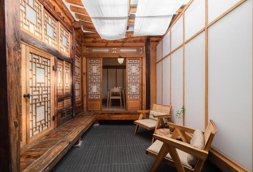 Luxury Hanok With Private Bathtub Sn08