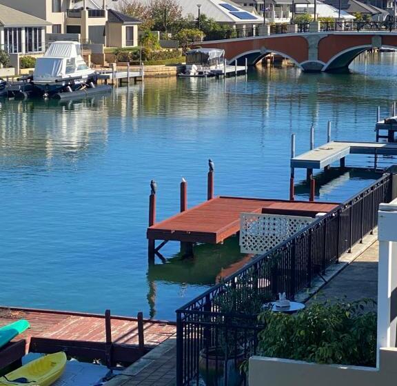 Waterlily House   Luxury Canal House, Jetty, Dog & Child Friendly   Sleeps 14