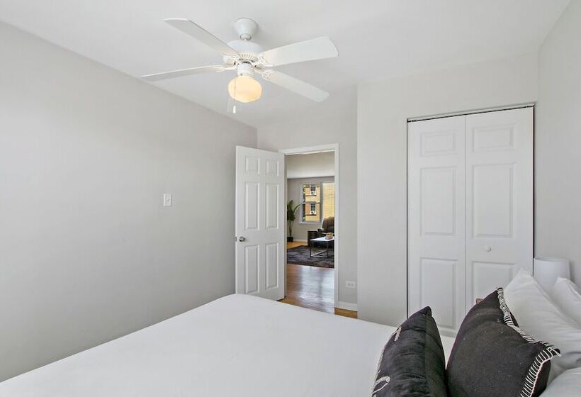 3br Homey Living Room Apt In Bell Ave
