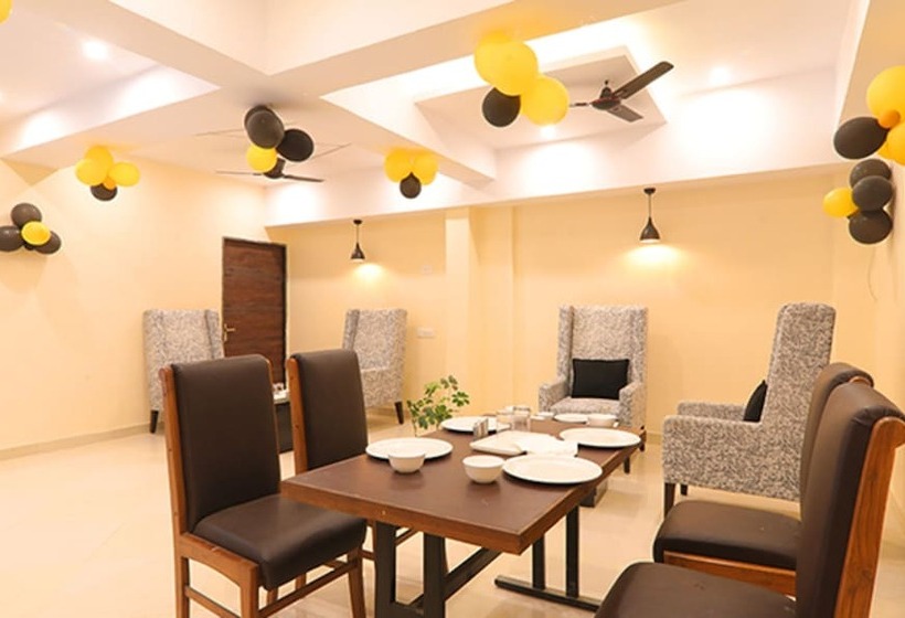Fabhotel Blueark