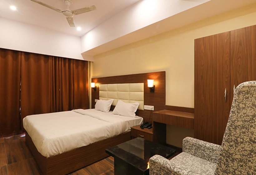 Fabhotel Blueark
