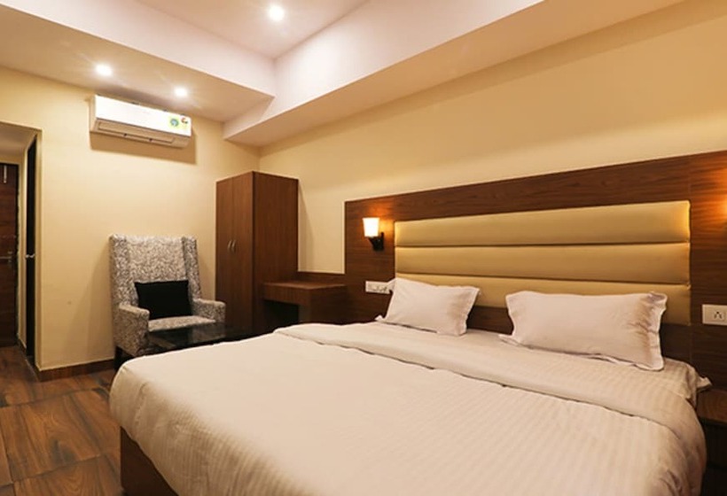 Fabhotel Blueark