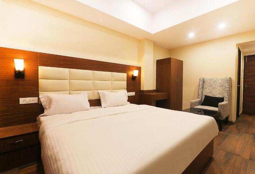 Fabhotel Blueark