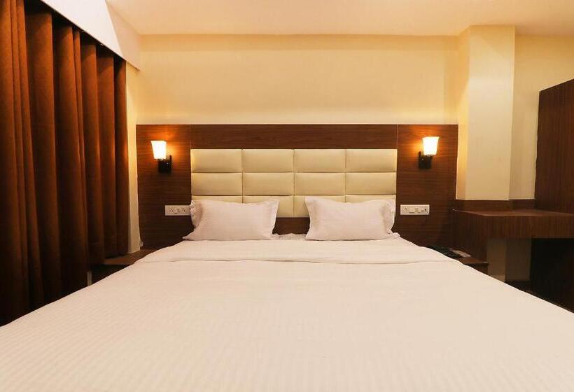 Fabhotel Blueark
