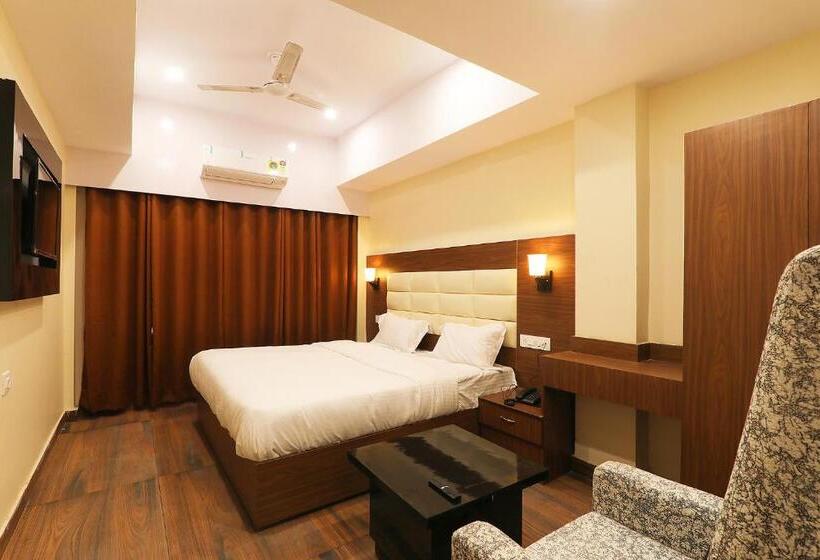 Fabhotel Blueark
