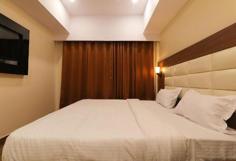 Fabhotel Blueark